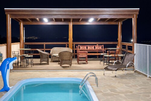 Chácara em Águas da Prata com Piscina Aquecida, Churrasqueira, Natureza, Quartos