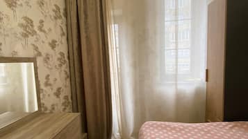 2 slaapkamers, een strijkplank/strijkijzer, gratis wifi, beddengoed