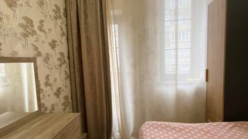 2 bedrooms, WiFi, bed sheets