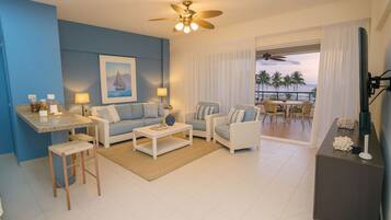 Een televisie, videogames en een tafeltennistafel