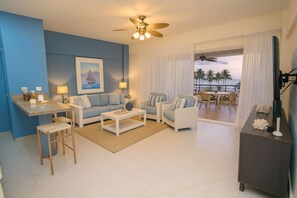 TV, video games, ping pong - Beautiful Beachfront 2BR Apt | Large Pool & Stunning Terrace (Juan Dolio)