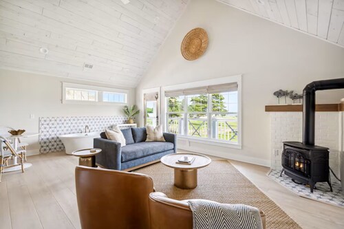 #2 Blue Lakeview Suite B