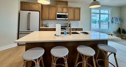 #3 Yellow Lakeview Suite A