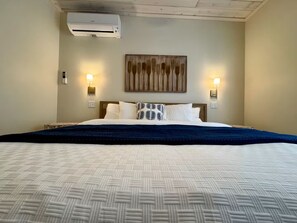 WiFi, bed sheets - #3 Yellow Lakeview Suite A (Garrison)