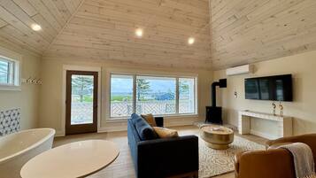 Télévision, cheminée