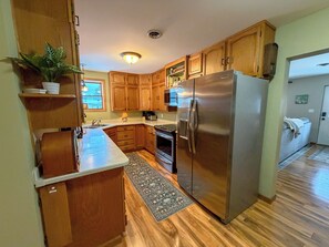 Mikroaaltouuni, uuni, liesi, astianpesukone