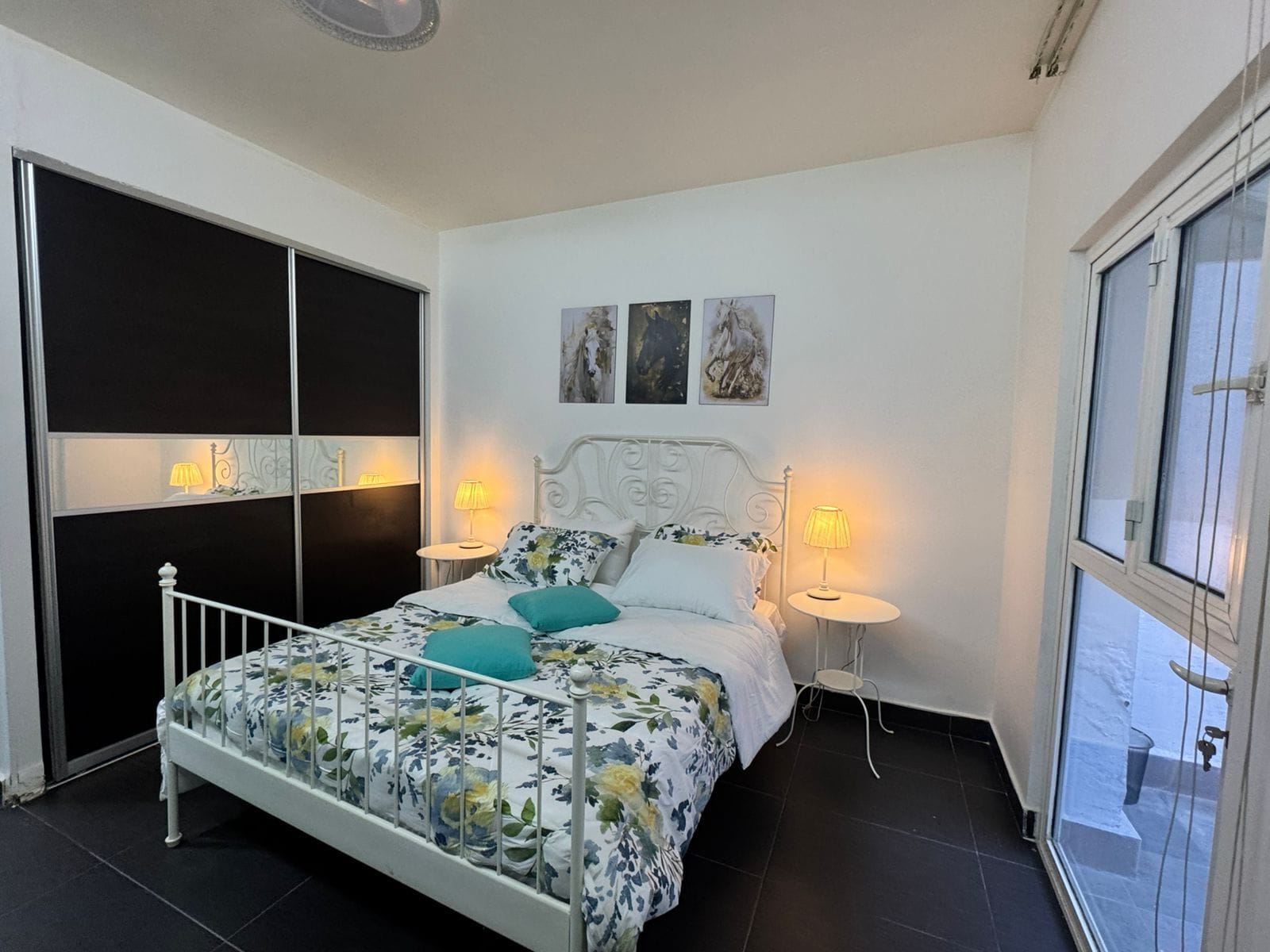 Iron/ironing board, WiFi, bed sheets