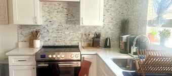 1 bedroom in shared house with 2 twin beds and private entrance