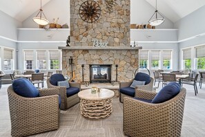 Interior - Casa Bianca spacious retreat, heated pools, clubhouse, close to beaches (Arundel)