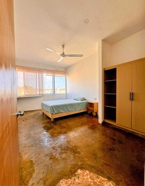 4 bedrooms, WiFi, bed sheets - House near the beach. Come with the whole family to enjoy! (Brisas de Zicatela)