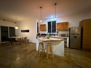 Private kitchen - House near the beach. Come with the whole family to enjoy! (Brisas de Zicatela)