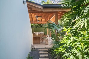 Outdoor dining - Casa Este Oeste | Tropical Escape | Steps to Beach (Playa Guiones)