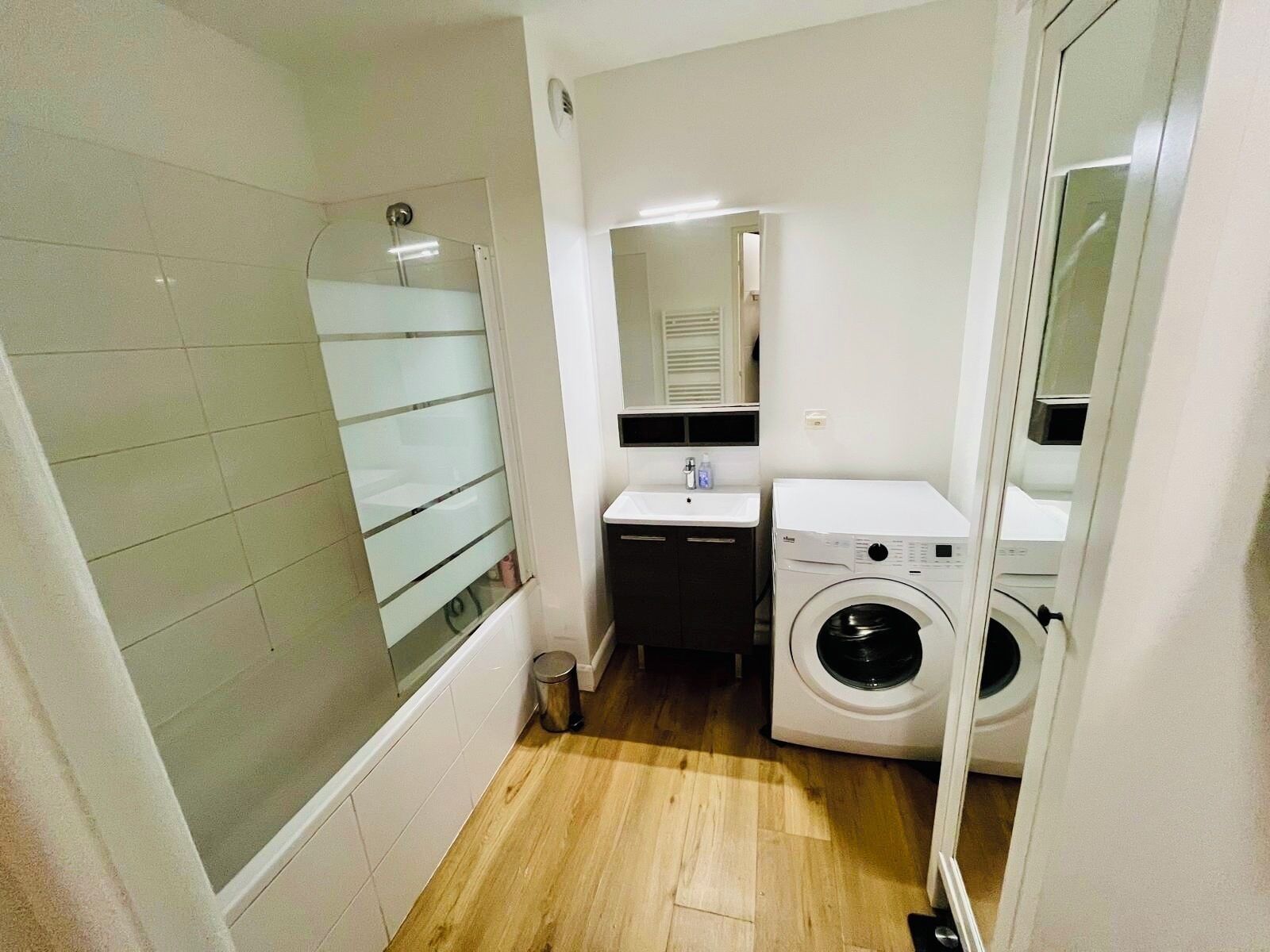 Serviettes fournies, savon, papier toilette