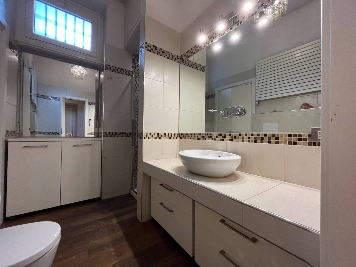 Dusche, Haartrockner, Bidet, Handtücher