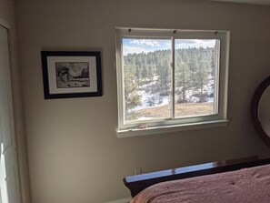 4 habitaciones, tabla de planchar con plancha, wifi y ropa de cama 