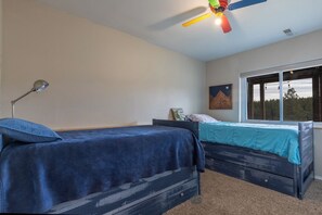 4 bedrooms, iron/ironing board, WiFi, bed sheets