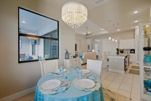 Dining - Sunset REtreat Pool/Spa (Punta Gorda)