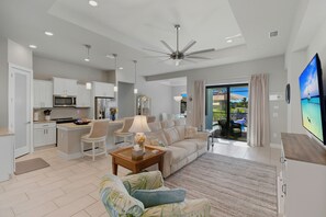 TV, fireplace - Sunset REtreat Pool/Spa (Punta Gorda)