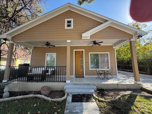 Beautiful 3-bedroom house near Downtown Fort Worth & Stockyards