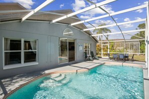 A heated pool - Family-Friendly 4BR Private Pool Minutes to Disney (Kissimmee)
