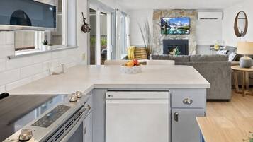 KylskÄp, mikrovÄgsugn, ugn och spishÀll