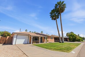 Exterior - Family retreat near Old Town Scottsdale (Scottsdale)