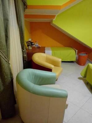 Chambre Triple, balcon | Wi-Fi gratuit