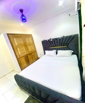Iron/ironing board - MyFurnishedYassa_Yatchika (Douala)