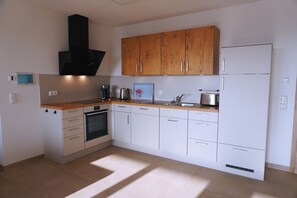 Refrigerador, horno, parrilla de estufa y lavavajillas 