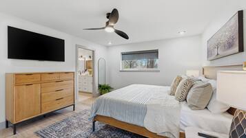 3 makuuhuonetta, työpöytä, silitysrauta/-lauta, ilmainen Wi-Fi