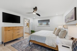 3 makuuhuonetta, työpöytä, silitysrauta/-lauta, ilmainen Wi-Fi