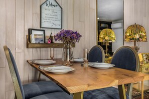 Dining - Farm barn with territorial view in Banks w/ pheasants- 1 hour drive to coastal (Banks)