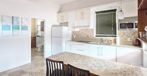 KĂŒhlschrank, Ofen, Herdplatte, GeschirrspĂŒler