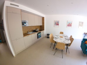 Fridge, microwave, oven, stovetop - Les Ondines - T3, Parking, Garden & Near center. (Collioure)