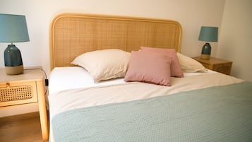 2 habitaciones, escritorio, tabla de planchar con plancha y wifi gratis