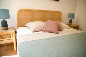 2 室のベッドルーム、デスク、アイロン / アイロン台、WiFi (無料)