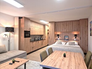 1 slaapkamer, een kluis op de kamer, een strijkplank/strijkijzer