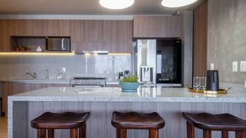 Micro-ondes, four, plaque de cuisson