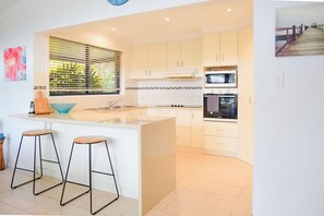 Micro-ondas, fogão, cooktop, lava-louças