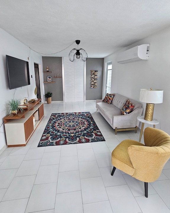 Three-bedroom, Two-bathroom Residence Featuring A Fully Equipped Kitchen - Yauco