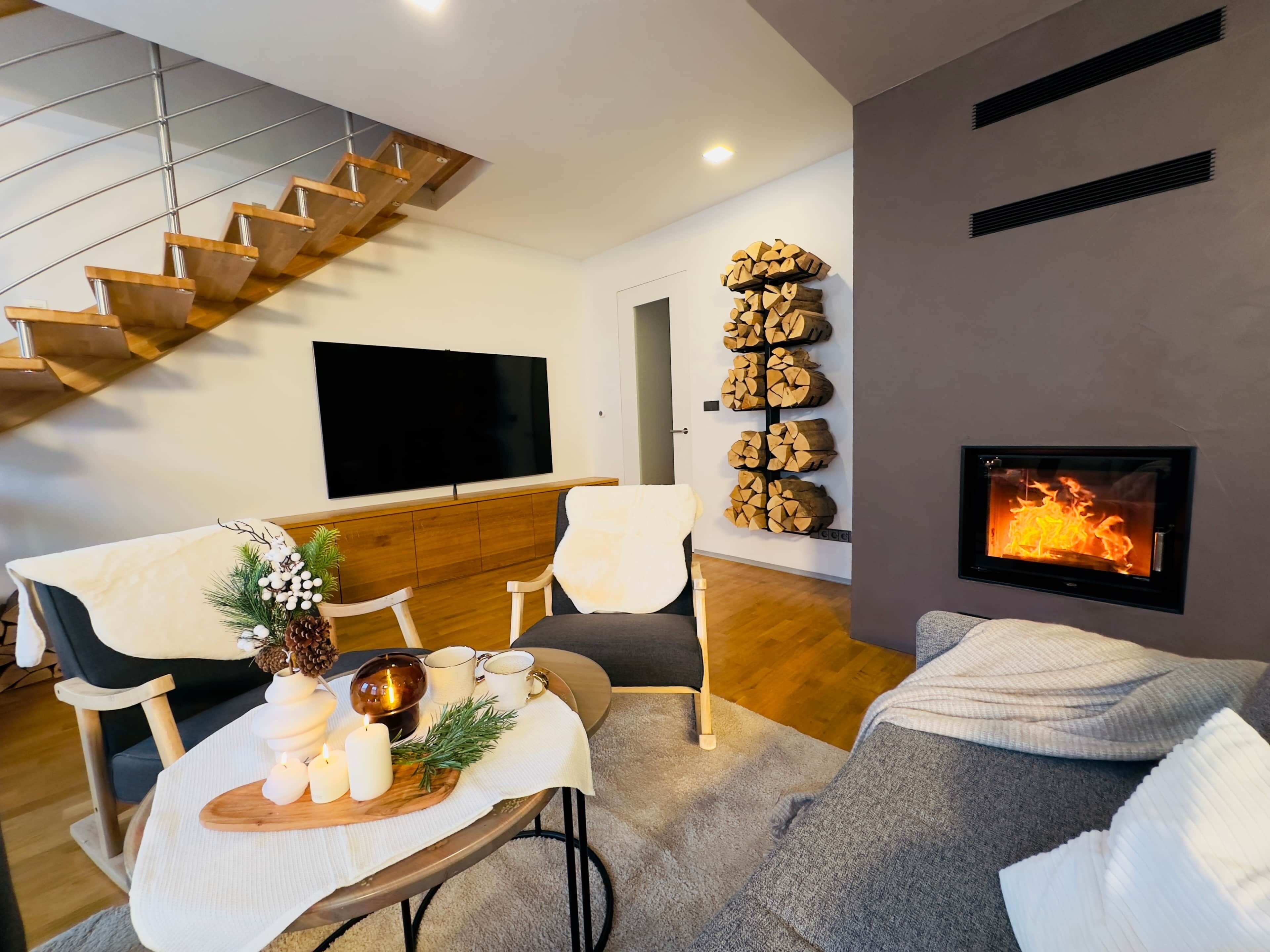 Smart TV, fireplace