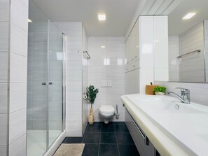 Shower, hair dryer, towels, soap - Jachymka - Mountain Retreat (Jáchymov)