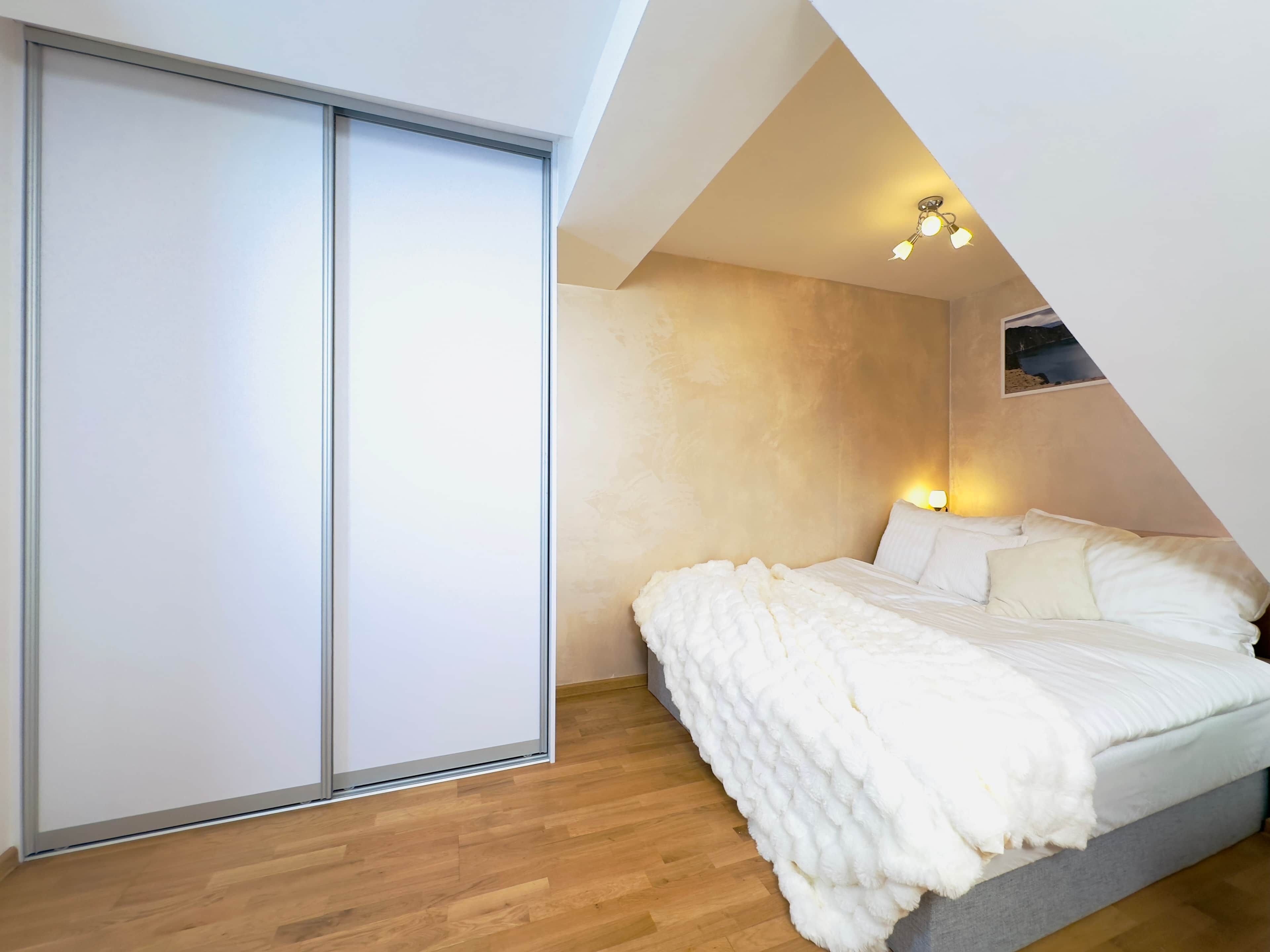 3 bedrooms, in-room safe, iron/ironing board, free WiFi