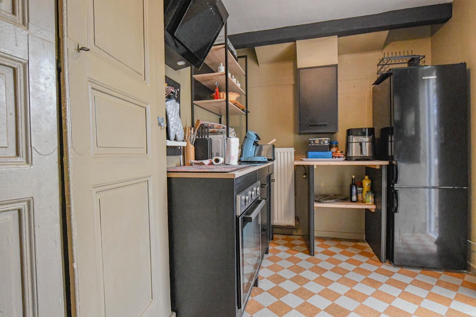 Micro-ondes, lave-vaisselle, chaise haute