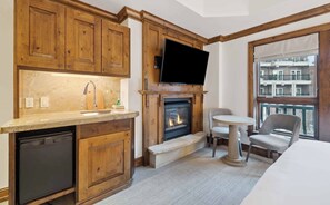 Interior - Aspen Luxe 1-Bdr. 2-min walk to gondola, boutique shopping/dining. High Demand. (Aspen)