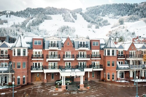 Luxe 1-bedroom Aspen suite. Walk to lift and dining. Fills early.