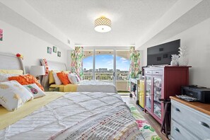 Iron/ironing board, Internet, bed sheets - Spacious 4-bedroom luxury villa in serene North Myrtle Beach w/ water views ICW (North Myrtle Beach)