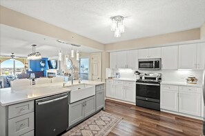Private kitchen - Spacious 4-bedroom luxury villa in serene North Myrtle Beach w/ water views ICW (North Myrtle Beach)
