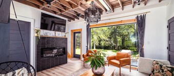 Renovated Barn w/ Jacuzzi - Tree Table - 3 Acres