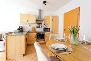 Micro-ondes, four, plaque de cuisson, lave-vaisselle